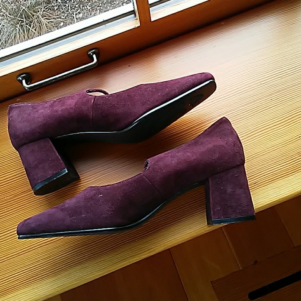 LORD & TAYLOR SUEDE HEELS! - Picture 7 of 8